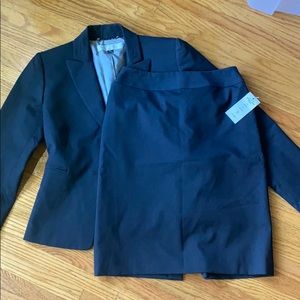 NWT Tahari pin stripe Skirt suit